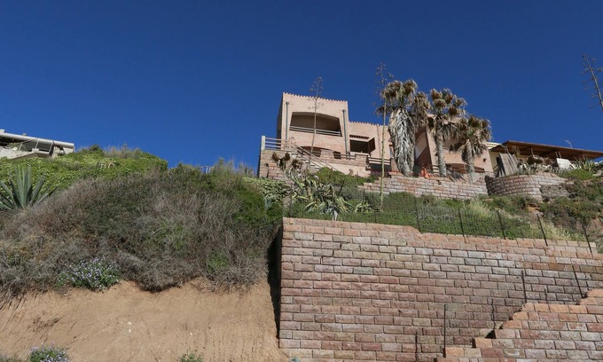 Porto Alabe House | HOUSE WITH GREAT VERANDA ON THE SEA