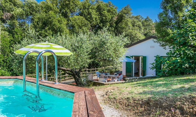 Rosignano Marittimo House | Wonderful private villa for 7 people with private pool, TV, terrace and pets allowed
