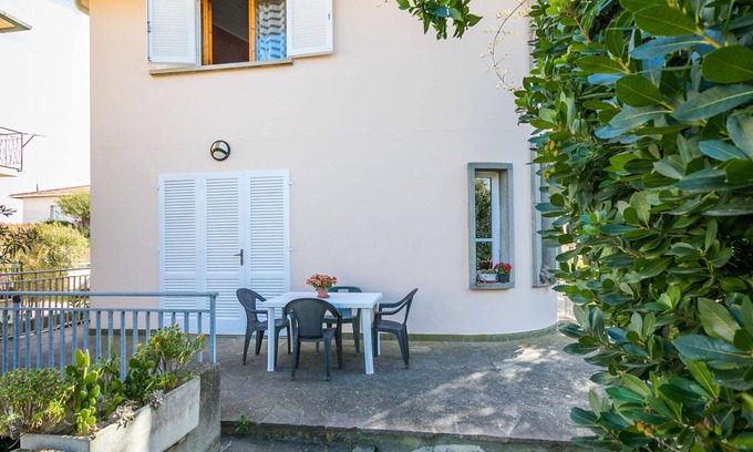 Rosignano Solvay Apartment | Cosy apartment for 2 people with WIFI, TV, terrace and pets allowed