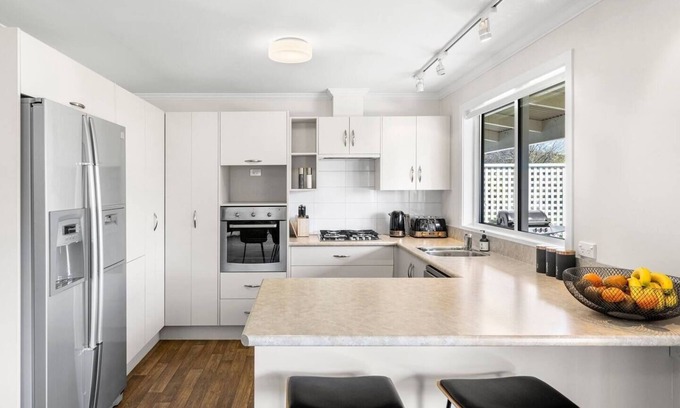 Albert Town House | It's Easy! Space and comfort