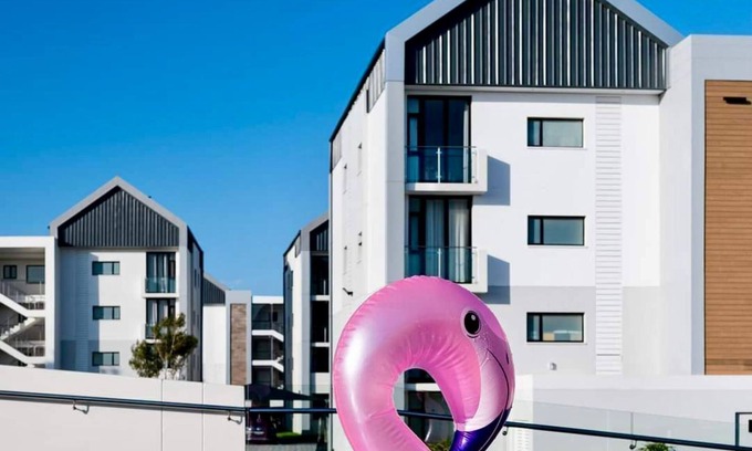 Port Elizabeth Apartment | It's located in the heart of Summerstrand near the beach and the Boardwalk Mall.