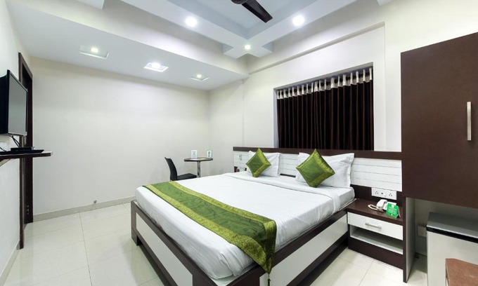 Ballygunge Hotel | Itsy By Treebo - Jai Ambe Maa