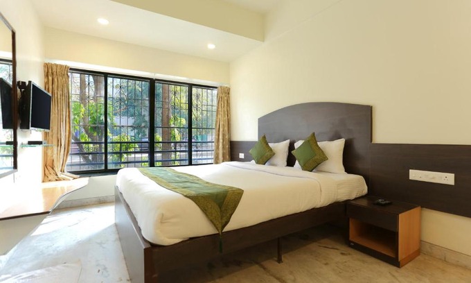 Pune Hotel | Itsy Hotels Hill View Ex