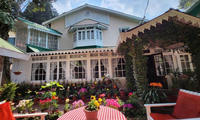 Darjeeling Hotel | Ivanhoe Hotel (A Heritage Property)