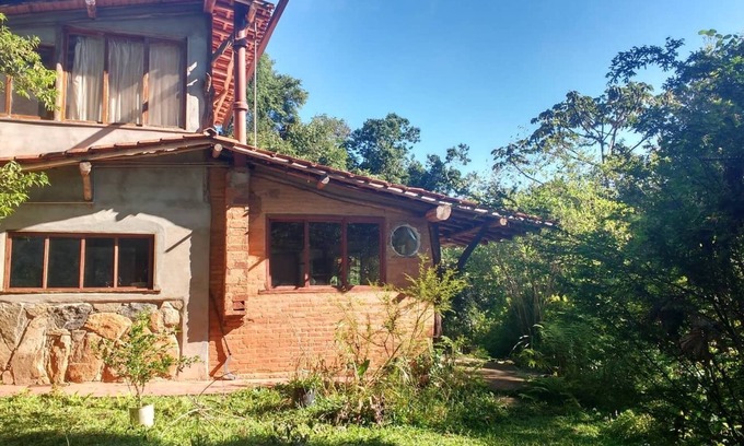 Aiuruoca House | Jacarandá Corner -House in the Matutu Valley