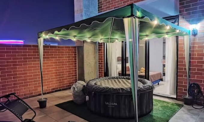 Zona 10 Apartment | Jacuzzi Getaway, in the Heart of Zone 4