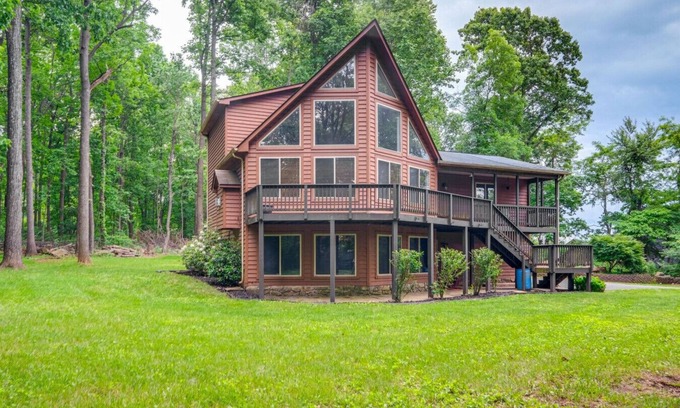 Linden House | Jacuzzi Gym Deck + Near VA Wineries