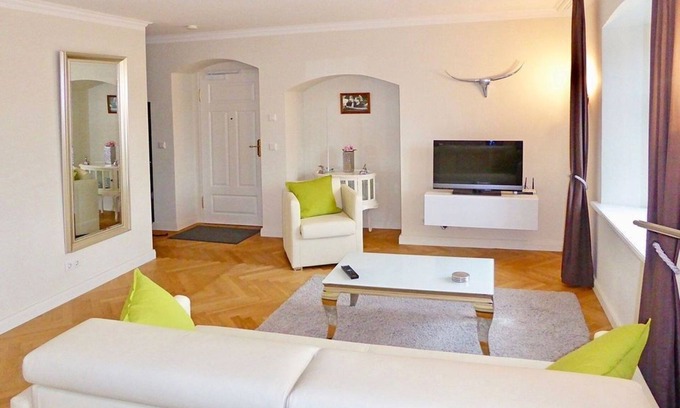 Hohen Niendorf Apartment | Jagdschloss WE 1: comfortable and high-quality furnished 2-room apartment