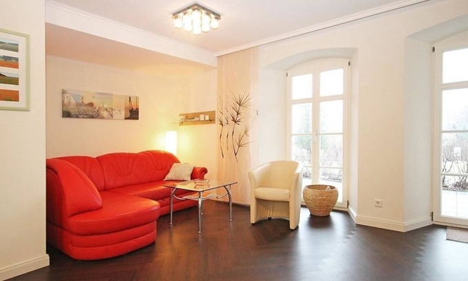 Hohen Niendorf Apartment | Jagdschloss WE 2: comfortable and high-quality furnished 2-room apartment