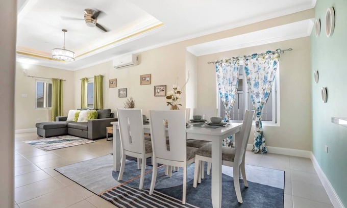 Lucea House | Jamaica Reggae Villa - Charming 3-bedroom house between Montego Bay & Negril