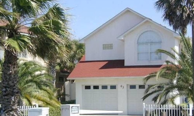 Sunnyside House | Jamaican Lake #43 with private pool in gated community across from the beach