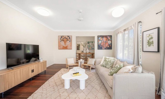 West Gladstone Apartment | Jamie's - Steps to Gladstone Hospital & City Centre