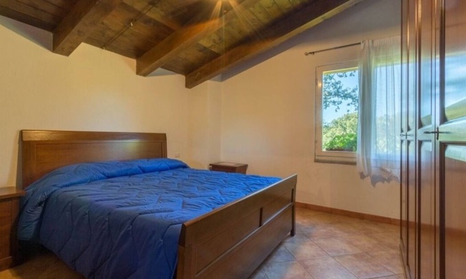 Lodine House | Janas room surrounded by greenery + room with bunk beds