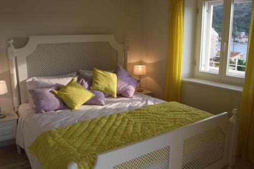 Vis Apartment | JASMINE DELUXE APARTMENT with super-king bed, large sun terrace and spectacular views