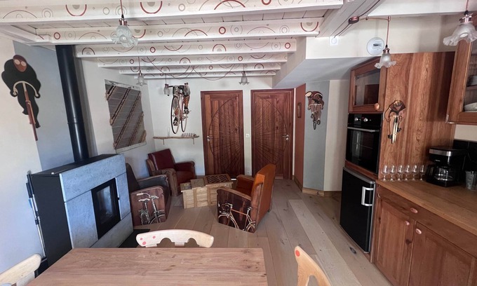 Bagneres-de-Luchon House | Jasmine joli chapeau A vélo