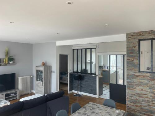 Saint-Marc Apartment | Jaurès-Pilier rouge/App spacieux/3 chambres/6 pers