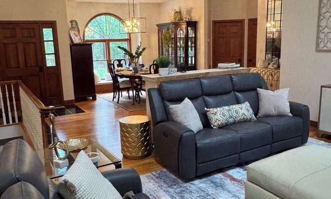 Morganton House | JB’s Winners Circle is a peaceful, quite home only 3 minutes from downtown.