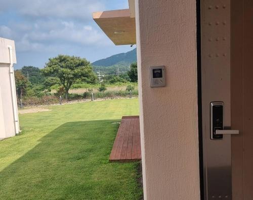 Pyeongdae-ri House | Jeju Bijarim Very Mung Pension