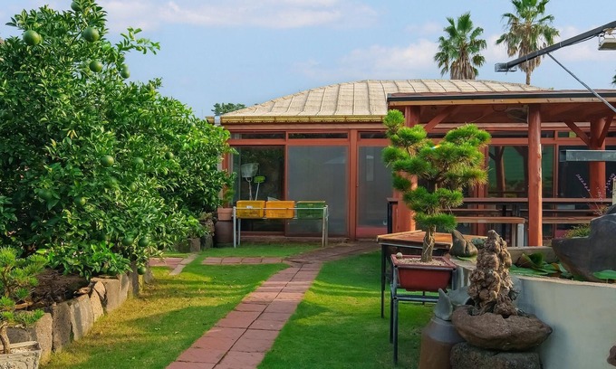 Downtown House | Jeju Jeonwonsaenghwal Diorem Pension