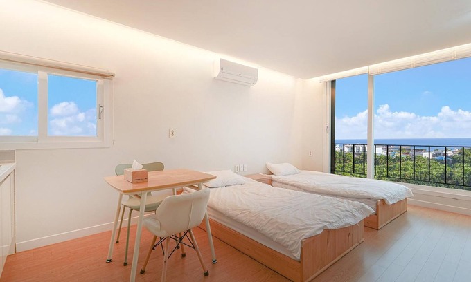 Jongdal-ri House | Jeju Jimian Pension