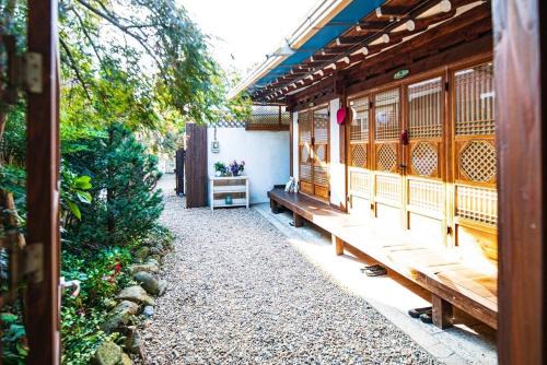 Jeonju House | Jeonju Onggi Jonggi Hanok Stay