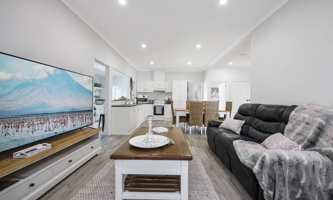 Warrnambool House | Jimley Cottage - Your home away from home