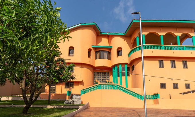 Accra House | JKD Villa Bed & Breakfast, 4 bedroom ensuite fully airconditioned