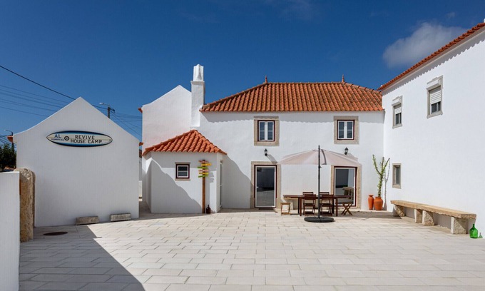 Sao Joao das Lampas House | JOIVY Modern 3BR House with Spacious Front Yard