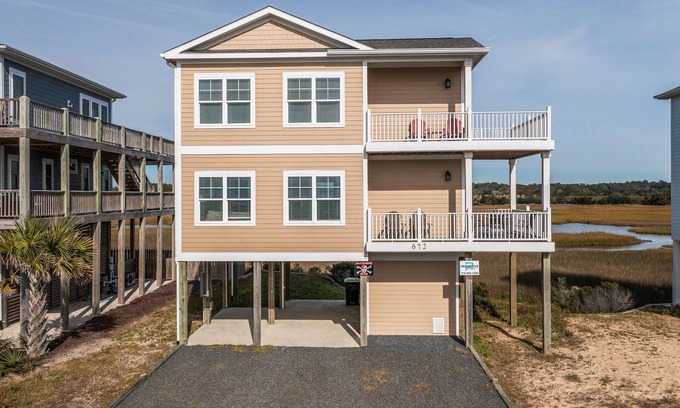 Holden Beach House | "Jolly Roger VI" - 2nd Row Home, 2 Bedrooms/2.5 Bathrooms