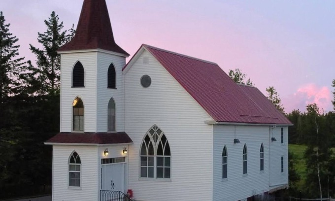 Moncton Ski Chalet | Jone's Brook Cottage: BBQ-Pool-Table-Firepit-AC