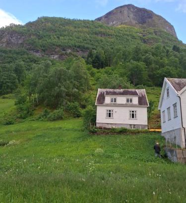 Undredal House | Jordamorstova