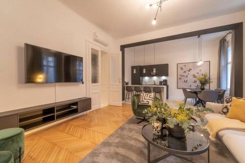 Josefstadt Apartment | josef's home I Pink Flamingo I Deluxe Suite