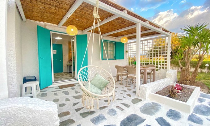 Messini House | Juan Unique Cycladic Beachfront Cottage - Private garden