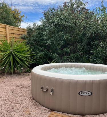 Bastelicaccia Apartment | Jungle Room avec Jacuzzi privé