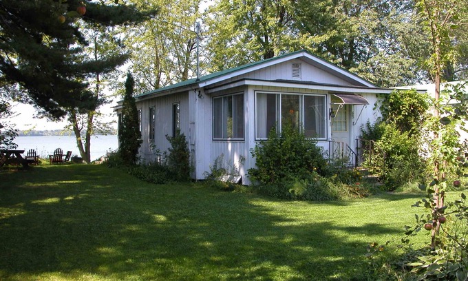 Swanton Cottage | Just 50 feet from Lake Champlain