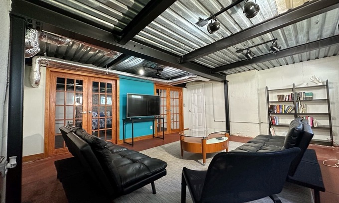 Long Beach Apartment | Just blocks to the beach with loft vibe-2 beach passes included with your stay