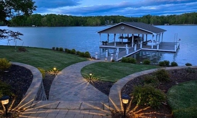 Huddleston House | Just One More Day: 2 Kayaks, Wifi, Horseshoes, Paddleboard, Panoramic View