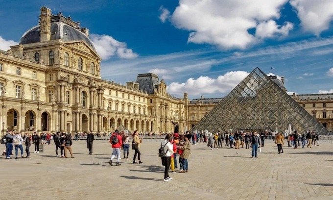 2nd Arrondissement Apartment | JUST STEPS AWAY FROM THE ICONIC PALAIS ROYAL & THE LOUVRE - RUE DE LA BANQUE