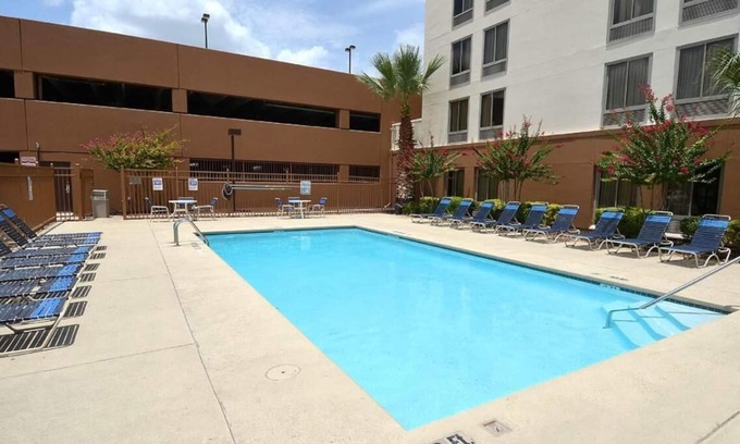 Downtown San Antonio Hotel | Just What You Were Looking For! 2 Great Units, Parking, Near AT&T Field!