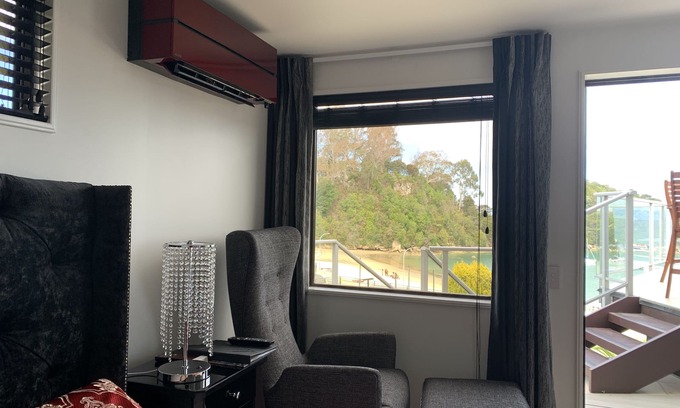 Ngaio Bay House | Kaiteriteri Retreat Balcony Studio - commanding great views of the Beach