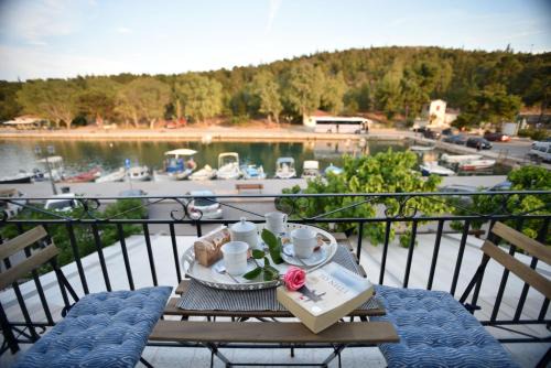 Galaxidi Apartment | Kallisti the house at the port