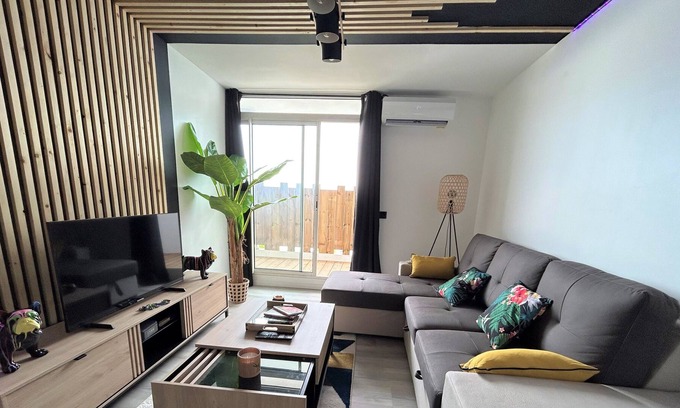 Sainte-Clotilde Centre Apartment | "Kalou974" Charming T2 Sea View