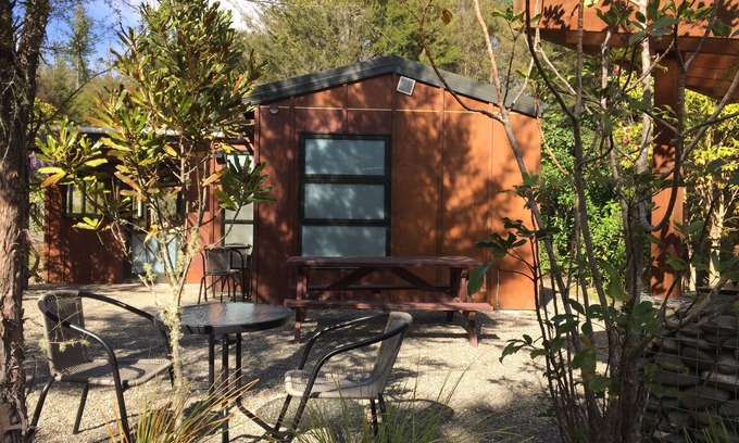 Kaiteriteri Hostel | Kanuka Ridge Lodge and Backpackers