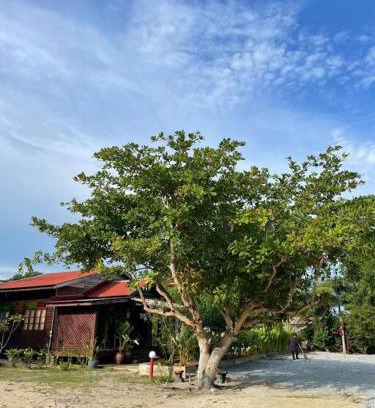 Kampung Ru Muda Ski Chalet | Kapas View, Zaki's Residence, Marang, Terengganu