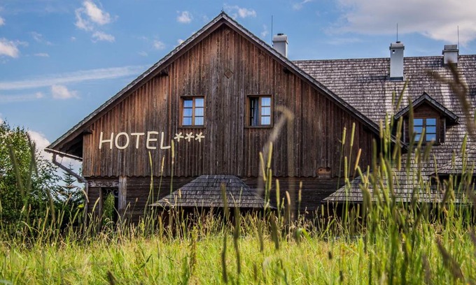 Wysowa-Zdroj Hotel | Karczma Regionalna Hotel GOŚCINNA CHATA