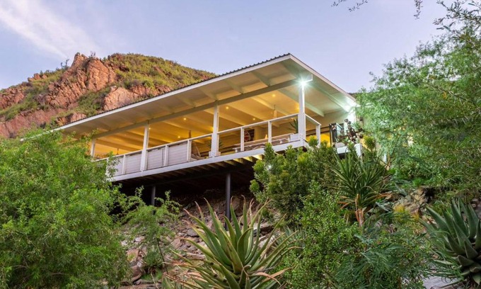 Calitzdorp House | Karoo Mountain River House