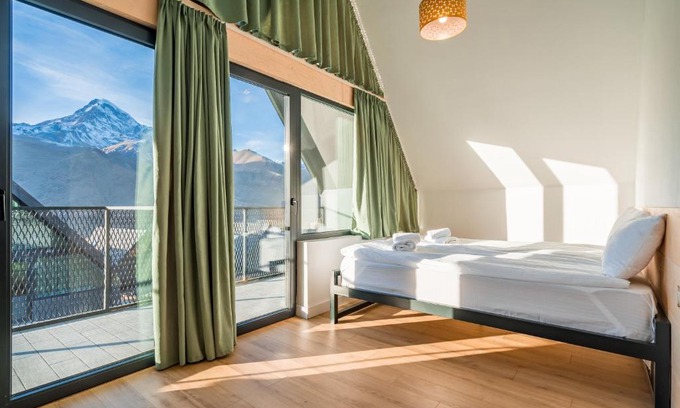 Stepantsminda Hotel | Kazbegi View Cottages