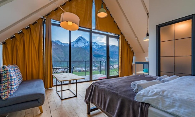 Stepantsminda Hotel | Kazbegi View