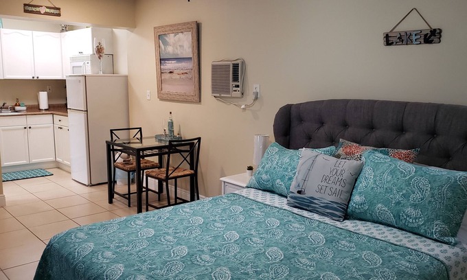 Tampa Apartment | Keep it simple at this peaceful and centrally-located place