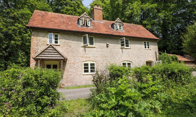Devizes House | KEEPERS COTTAGE, pet friendly, character holiday cottage in Devizes